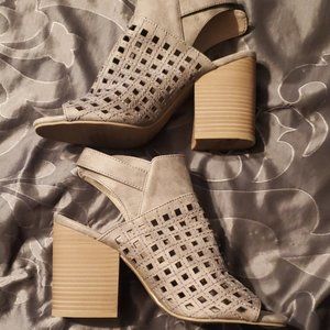 Stacked peep toe shoes